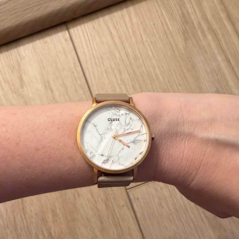 Cluse Women's Watch Marble Face with Grey Leather Strap